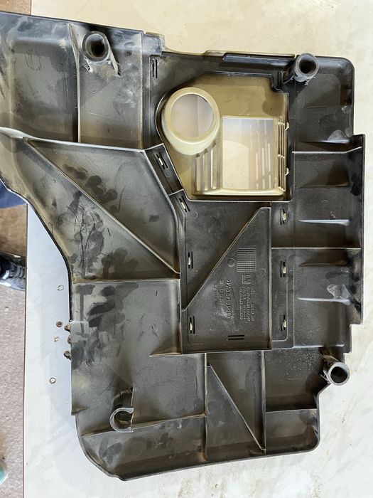 Продается крышка двс Опель зафира