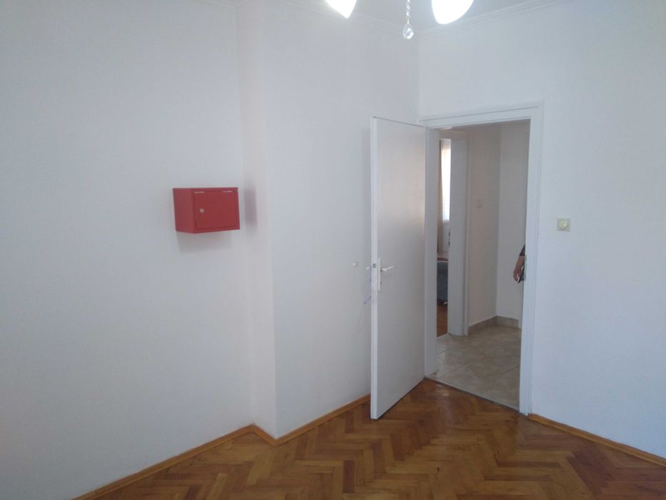 Дава се под наем Многостаен апартамент в Пловдив, Център - 120 кв.м за 400 € - Снимка #4