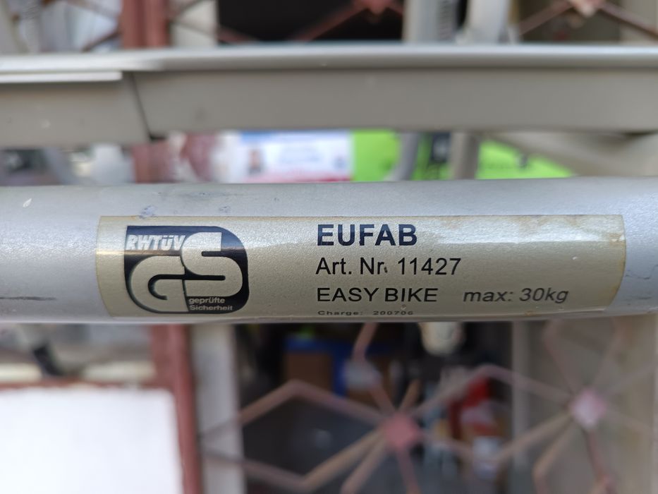 EUFAB багажник за велосипеди, монтира се на задна врата и на теглич.