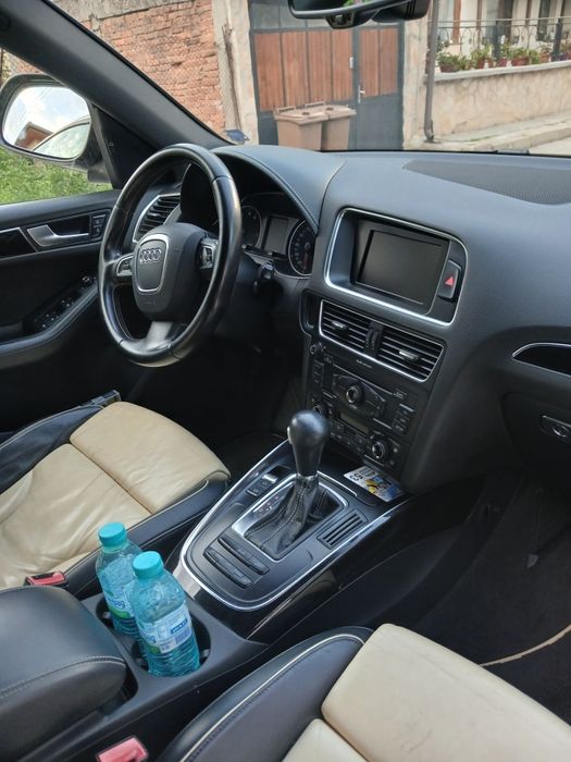 Ауди Q5 2011г.2.0 бензин