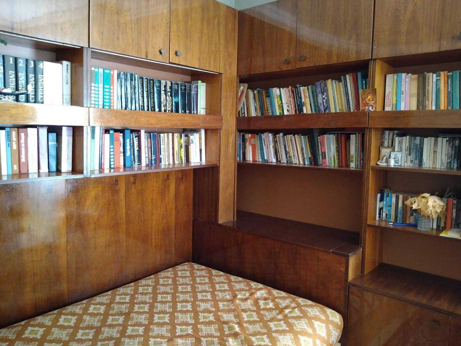 Спалня,ракла, гардероб,шкафове и библиотека. Цяла система.