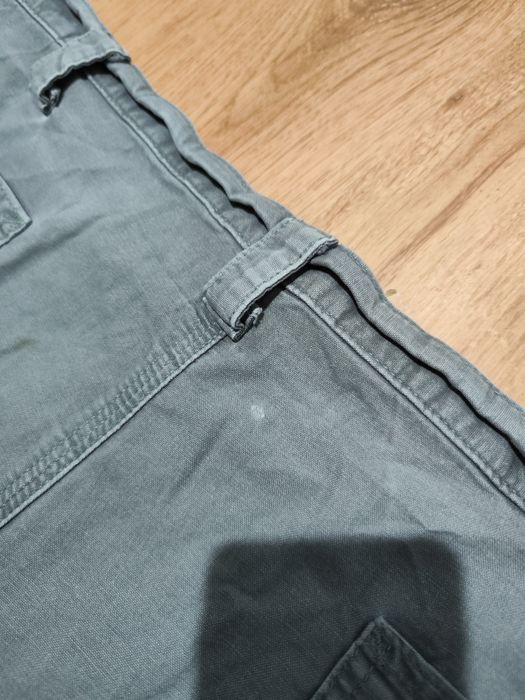 Pantaloni scurți Carhartt mărimea W44 (talie 56cm)