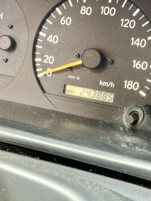 Товарен бус микробус Toyota Hiace D4D - от първи собственик