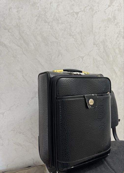 Чемодан дорожный