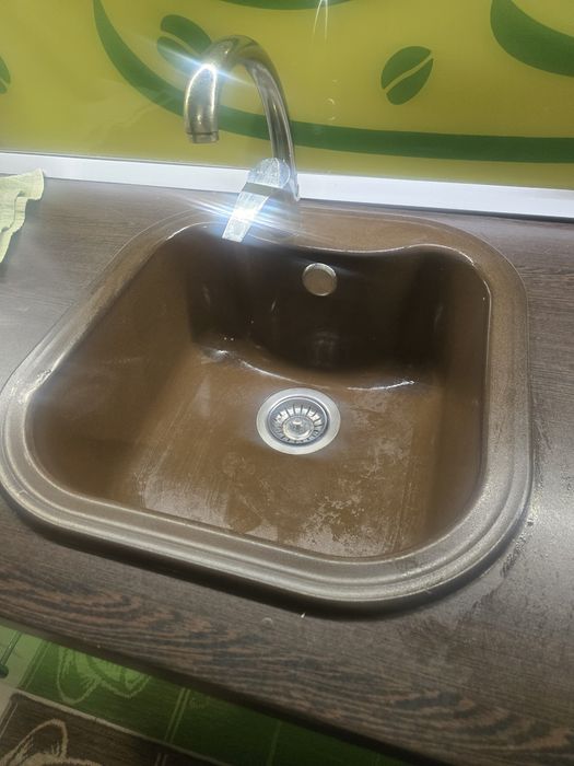Vand chiuveta compozit maro
