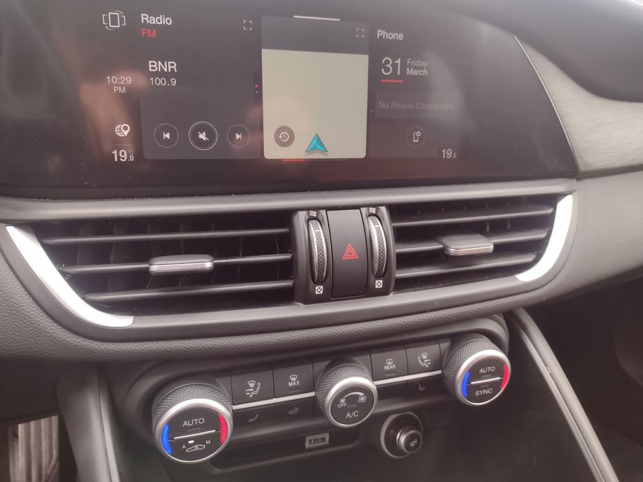 Топ състояние Alfa Romeo Giulia 2.0 Ti RWD