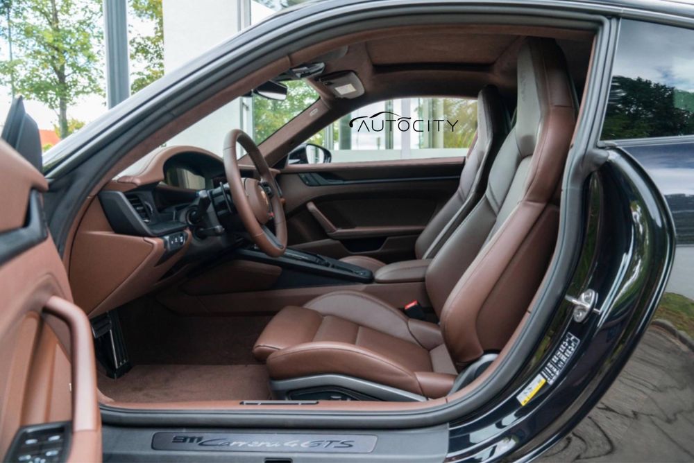 Porsche 911 Carrera 4 gts