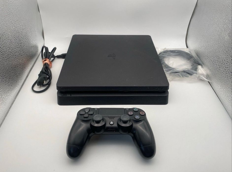 PlayStation 4 (PS4) Slim – Stare bună, curățat recent