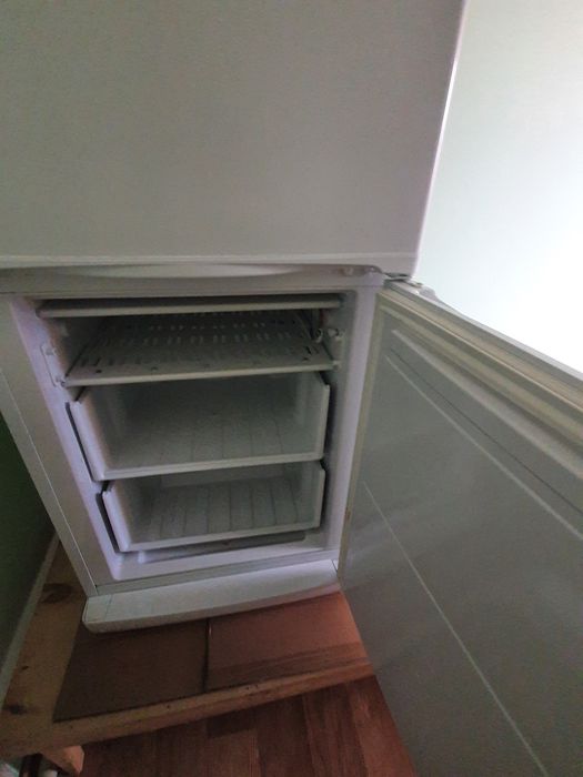 Холодильник  индезит двухкамерный