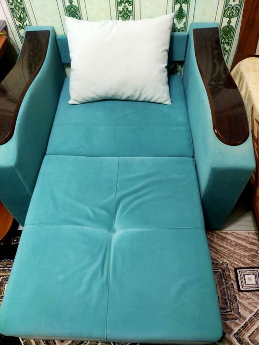 Продам диван+ 2 кресла