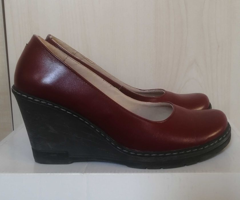 Pantofi din piele naturala cu platforma neagra numarul 35 / 36