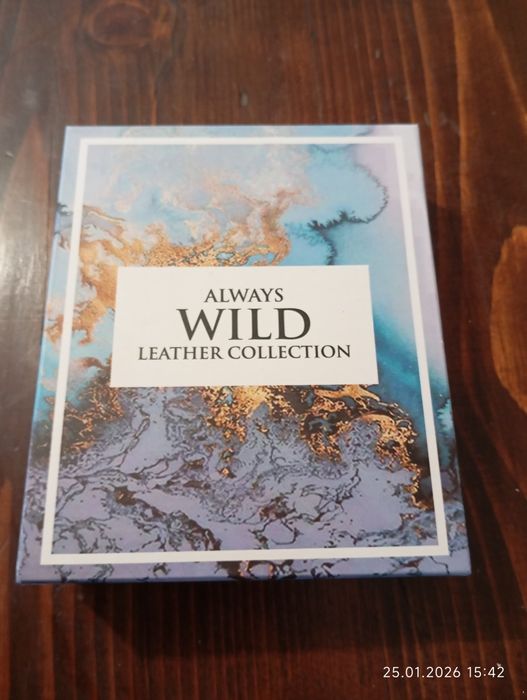 Portofel de piele cu cerb embosat