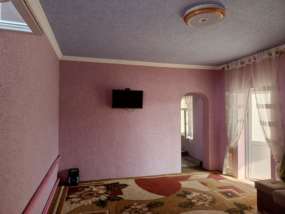 Uy sotiladi 5 xonali  7 sotih. puli kam odam bosa varyant bor