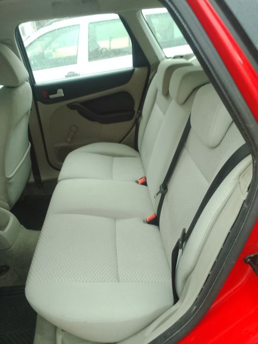 Ford focus 2 super preț