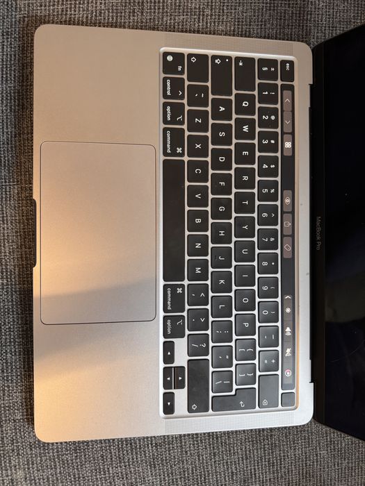 Нов Macbook Pro 13 m2 2022 99% капацитет 33 цикъла,зарядно 97w