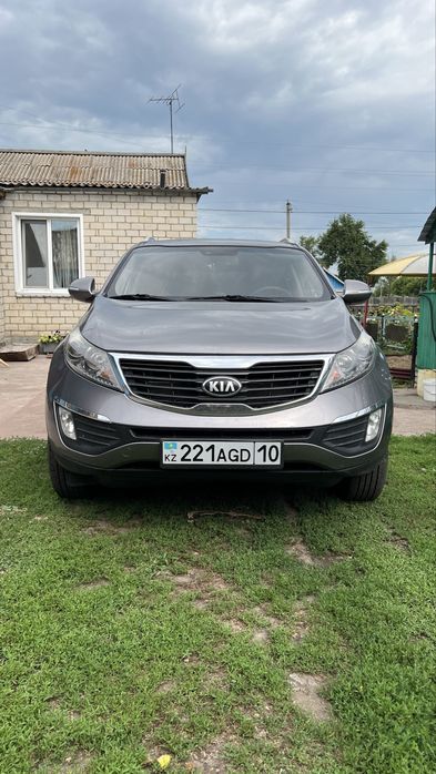 Машина Kia Sportage 2,4л