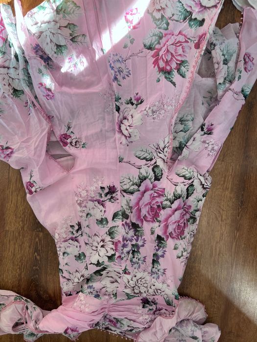 Rochie midi roz florală – mărimea 38 – 70% bumbac, 30% mătase