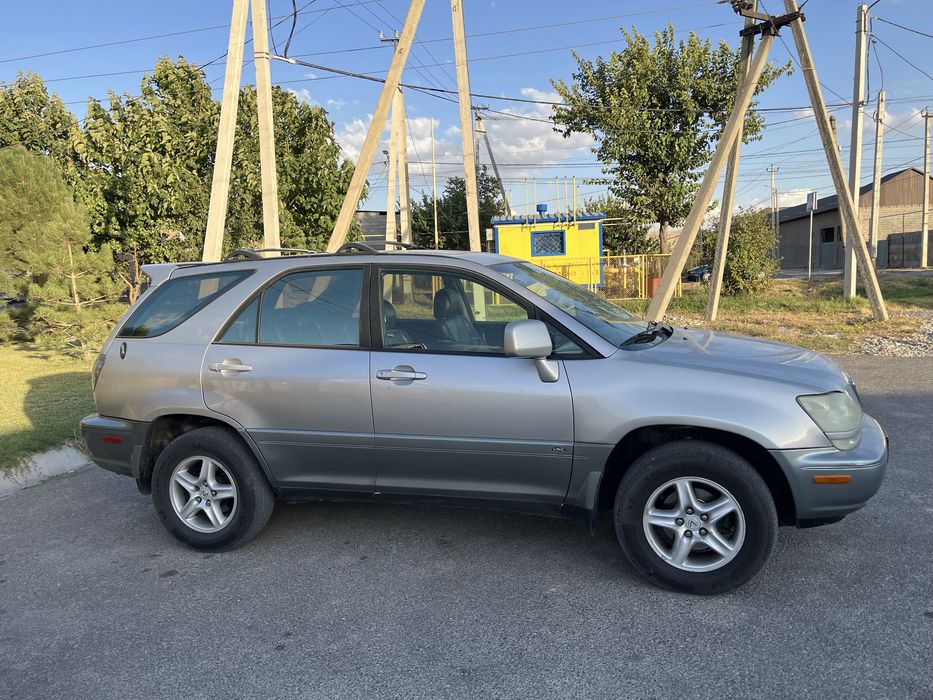 Продаётся Lexus Rx300