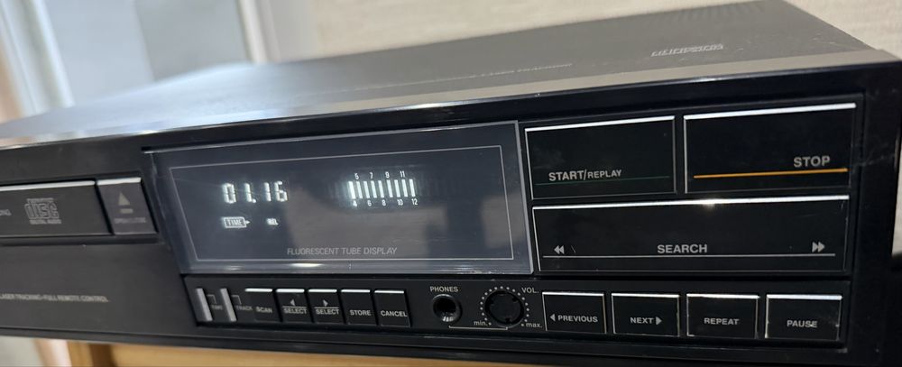 Philips CD304  CD плейър CDM-1
