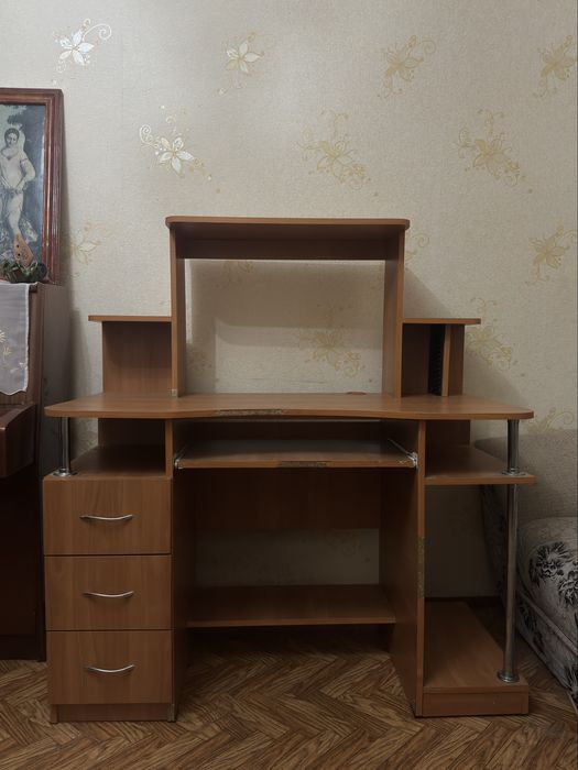 Продается школьный стол