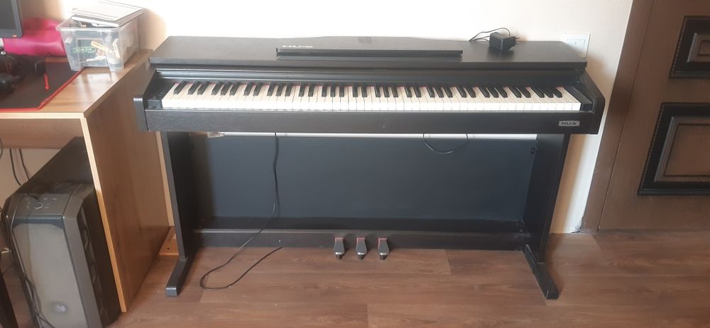 Продам цифровое фортепиано 88 клавиш