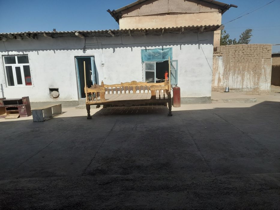 Hovli sotiladi.  Hamma  sharoiti  bor.