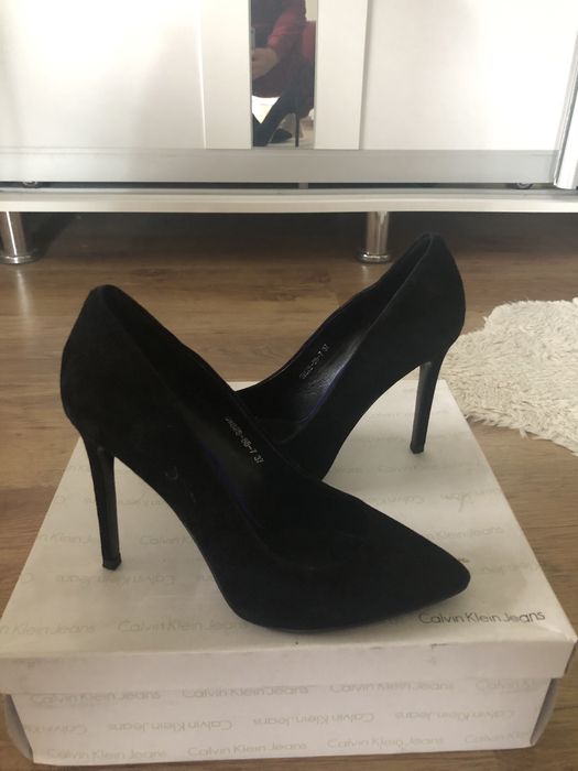 Pantofi stileto superbi,noi,piele naturala