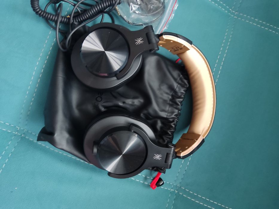 Продам наушники One Odio A70