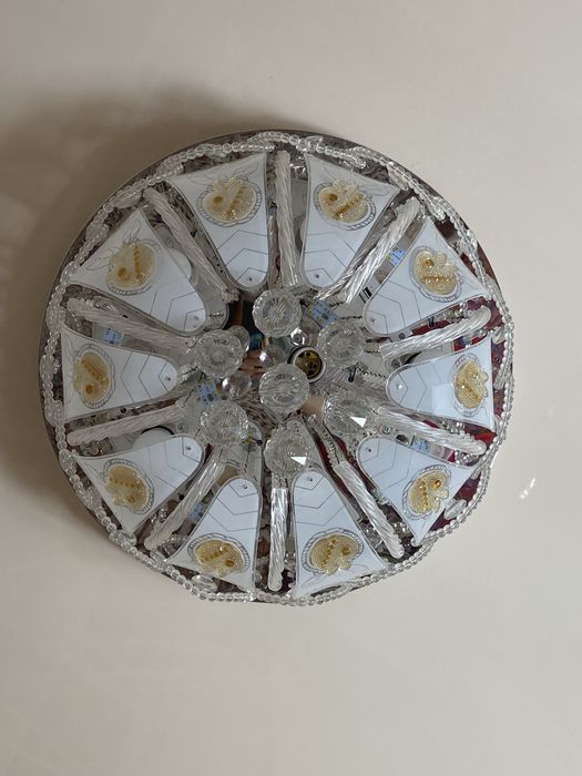 Продам люстру в отличном состоянии