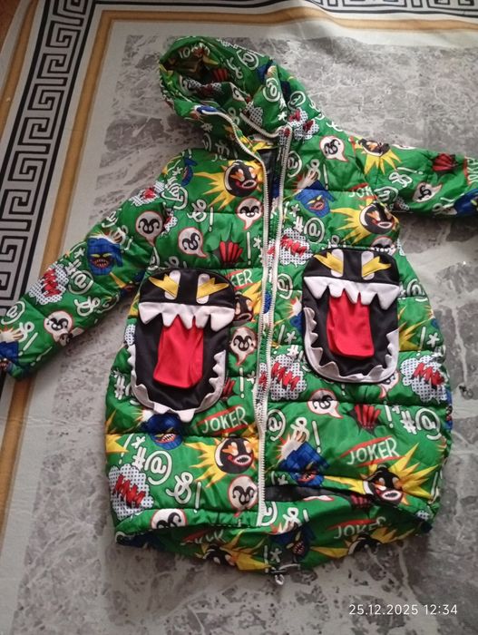 Продам курточку на девочку