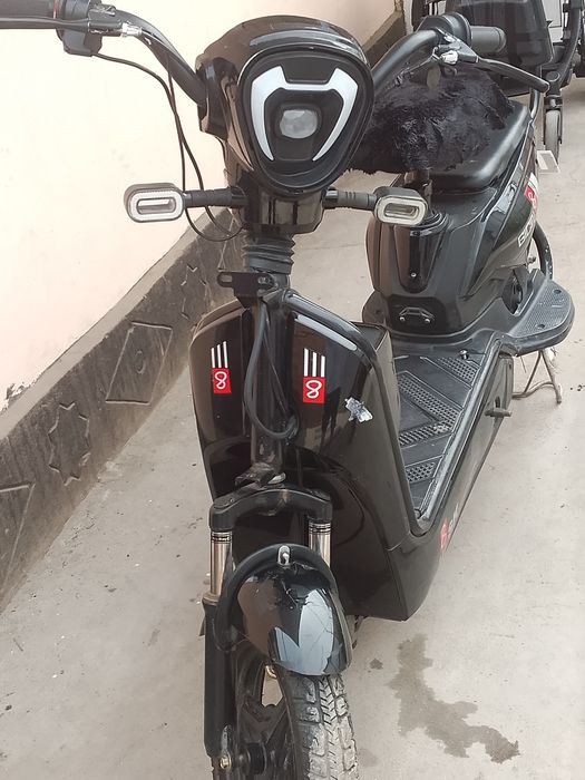 Продаю электро скутер ск8