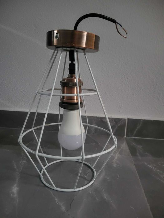 vând lustre cameră de zi. Preț 50 lei/buc. 2 buc