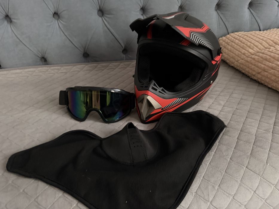 шлем с очками и маской