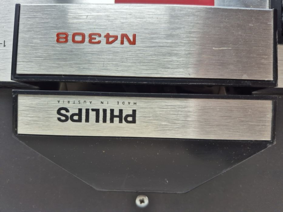 Vând magnetofon Philips model N 4308/80,made in Austria