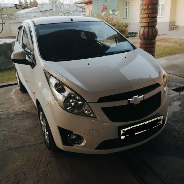 Спарк 2012 белый