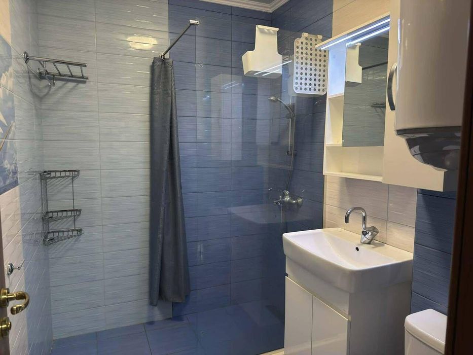 Дава се под наем Двустаен апартамент в Бургас, Център - 68 кв.м за 498.27 € - Снимка #4