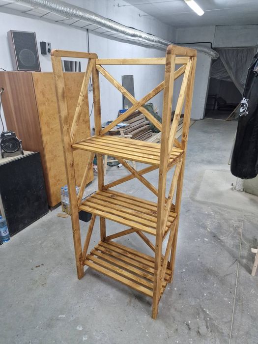 Дървен    Стелаж