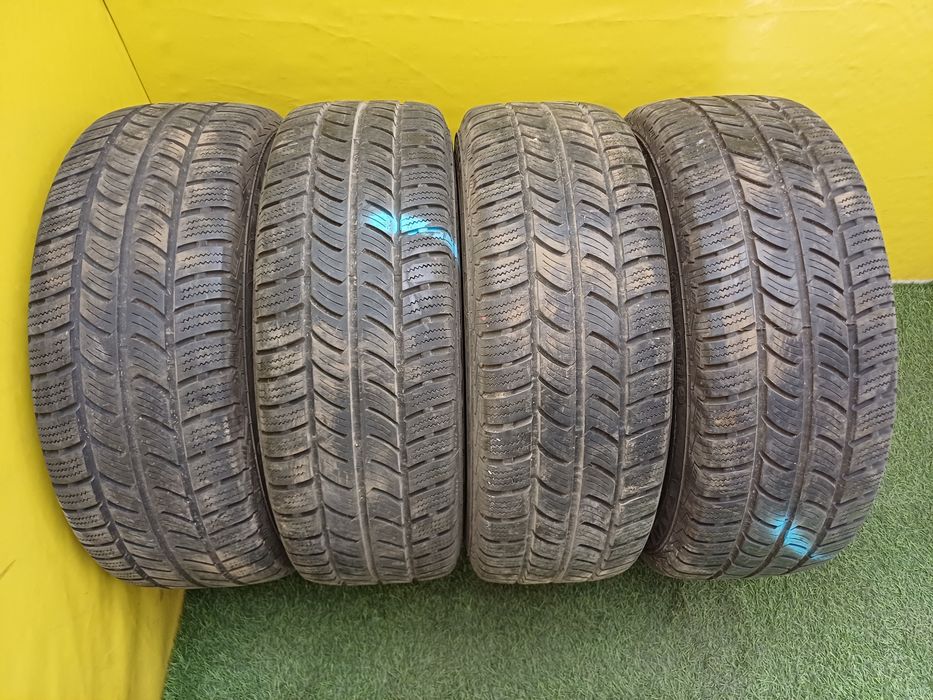 Шины 235/65 R16c Continental комплект.