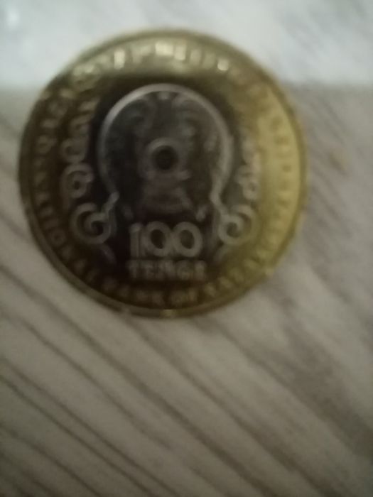 Продам монету 30л конституции