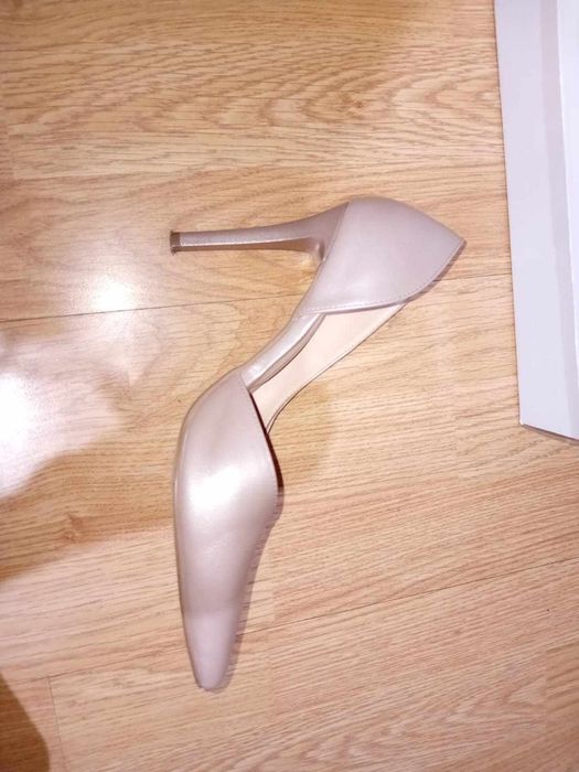 Pantofi cu toc stiletto