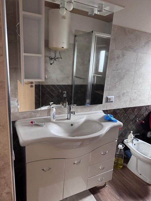 Casă spațioasă cu etaj și curte