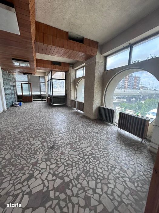 Spatiu 200mp ultracentral, vedere pasaj, acces separat, luminos si pri