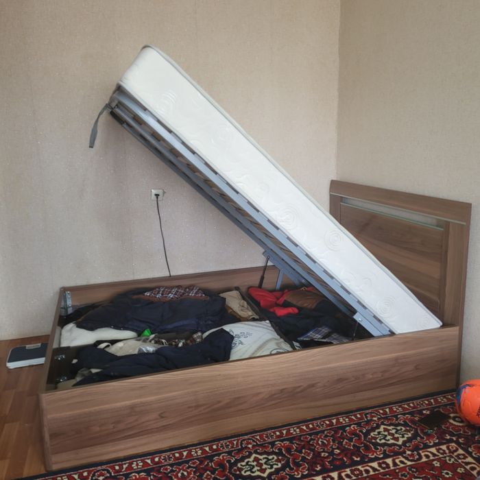 Кровать в отличном состоянии.