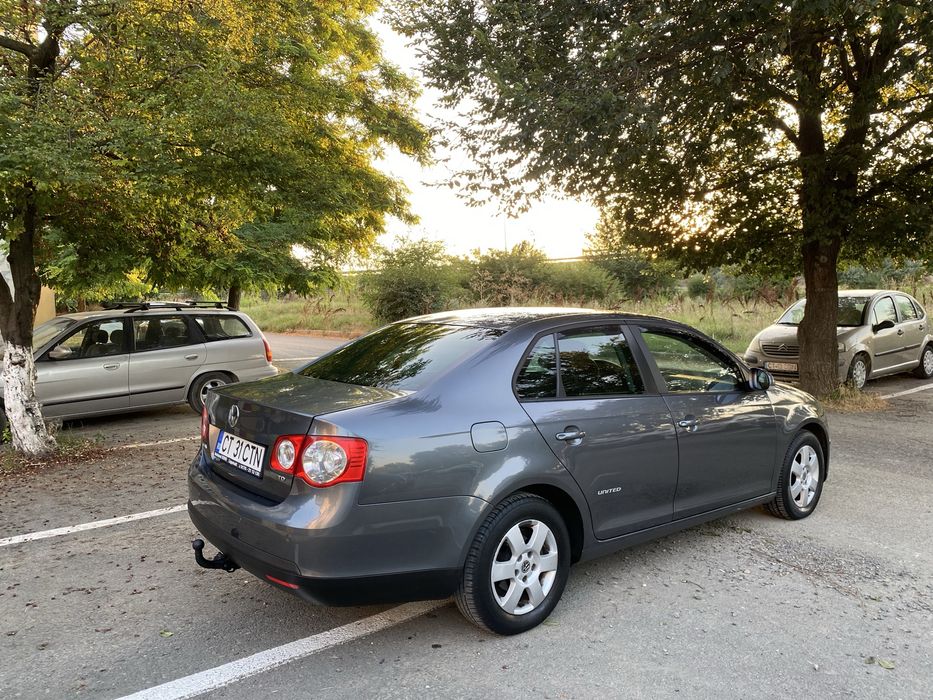 VOLKSWAGEN Jetta 2010 — imagine 4