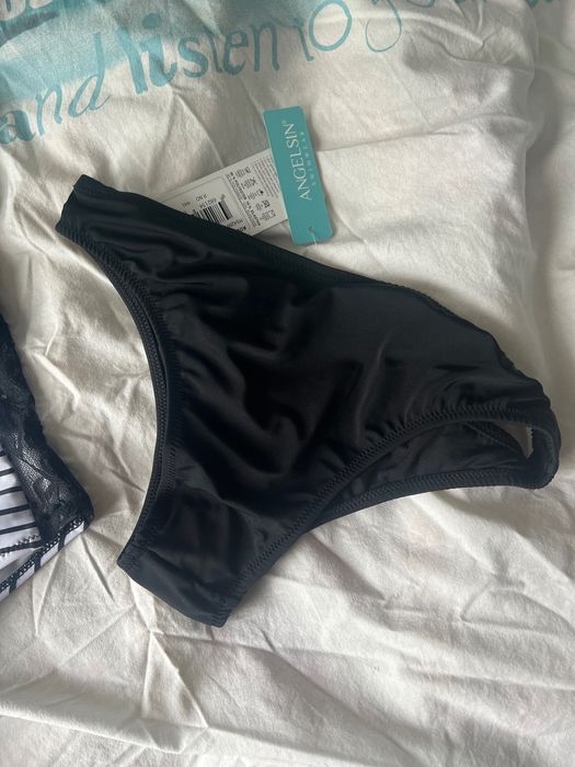 Бански с дантела