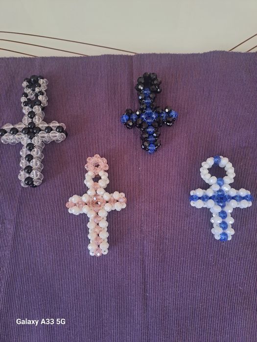 Ръчно плетени бижута от маниста