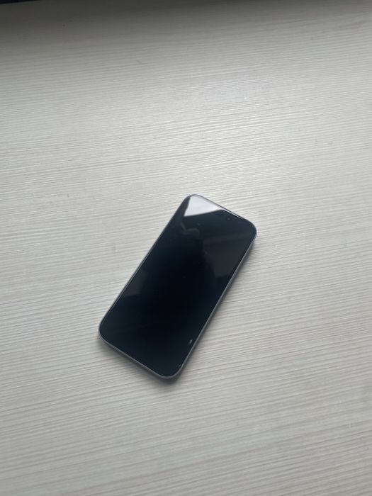 Apple iPhone 15 128 GB, 90% Battery Health