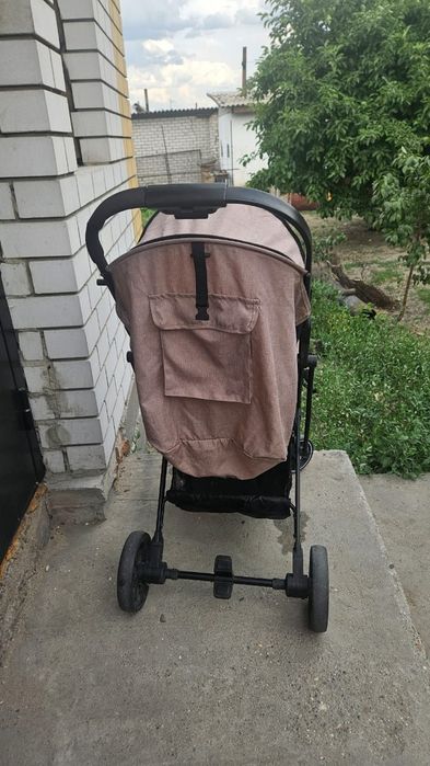 Продам прогулочную коляску за 15000