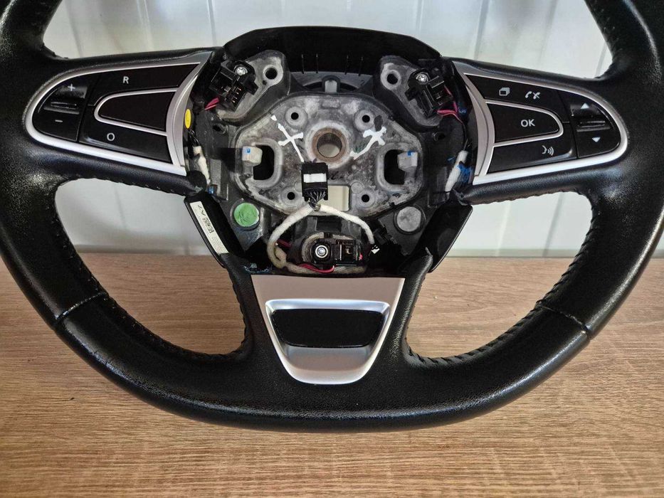 Продавам кожен волан за Renault Kadjar 2015 - 2023 Оригинален номер 484005825R