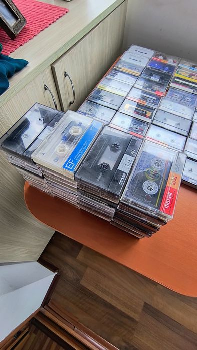 Vând 73 casete audio poziție Normal